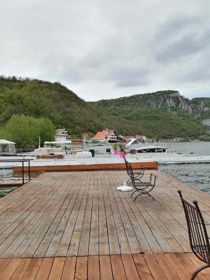 Vila Hercules Дубова Екстер'єр фото