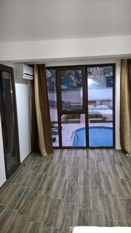 Vila Hercules Дубова Екстер'єр фото